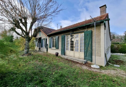 92 – Coquette maison à rénover à GRAVON - Gravon, France - A GRAVON, village au cœur de la nature. A 10 min de l’autoroute A5 pour…
