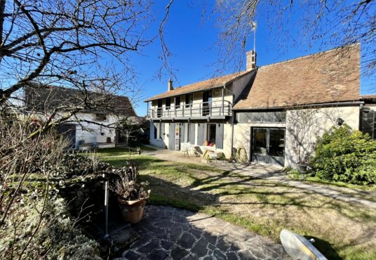 149 – Maison coup de coeur à la campagne proche Sergines - 89140 Sergines, France - Maison coup de cœur. Venez découvrir cette longère, située dans un agréable village à 10…