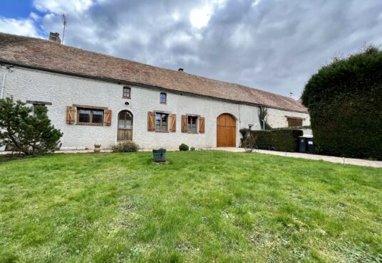 151 – Briarde entretenue à la perfection! - 77520 Donnemarie-Dontilly, France - Maison coup de cœur. Venez découvrir cette briarde, située dans un agréable village avec école…