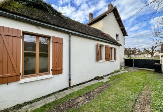 190 – Maison rénovée et son appentis - Gouaix, France - IDEAL PREMIER ACHAT OU INVESTISSEMENT. A Gouaix, boulangerie, médecin, école à pied. Maison entièrement rénovée,…