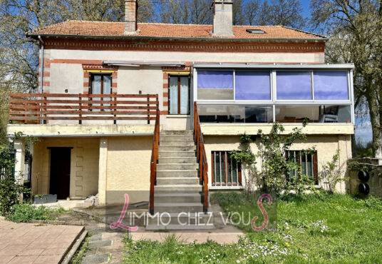 248 – Maison avec Beaux volumes à Vendre à Bray sur Seine - 77480 Bray-sur-Seine, France - Vous aimez les volumes? Vous allez être servi! Dès l’entrée du garage, cette maison donne…