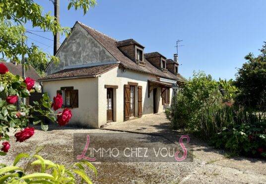 231 – Longère et ses dépendances à vendre secteur Donnemarie-Dontilly - 77520 Donnemarie-Dontilly, France - Venez découvrir votre nouvelle propriété, composée d’une habitation et de deux grandes dépendances, dans un…