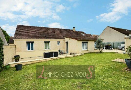 249 – Pavillon familial à vendre à Donnemarie Dontilly -  - À vendre – Belle maison de plain-pied 5 chambres à Donnemarie-Dontilly (Seine-et-Marne) Située dans un…
