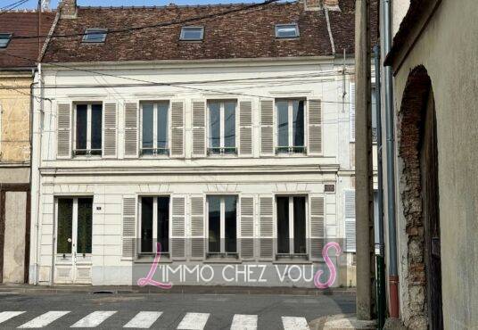 251 – Belle demeure bourgeoise à Vendre au coeur de Donnemarie Dontilly -  - Charme et élégance au cœur de Donnemarie-Dontilly – Maison bourgeoise de caractère avec dépendance. Idéalement…