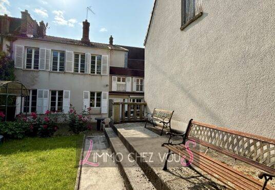 251 – Belle demeure bourgeoise à Vendre au coeur de Donnemarie Dontilly -  - Charme et élégance au cœur de Donnemarie-Dontilly – Maison bourgeoise de caractère avec dépendance. Idéalement…