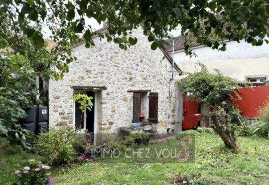 263 – A Vendre à Donnemarie-Dontilly – petit cocon avec extérieur -  - Charmant cocon bien caché au coeur de Donnemarie-Dontilly, à vendre. Passez le portillon et découvrez…