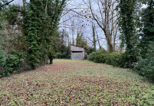 282 – Terrain non constructible et hangar à Donnemarie -  - En plein coeur de Donnemarie-Dontilly, 77, terrain non constructible d’une surface de 960m² avec hangar…