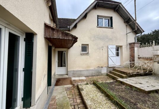 291 – Maison à vendre à Donnemarie-Dontilly -  - Idéalement située à proximité immédiate du centre-ville de Donnemarie-Dontilly (77520 / Seine-et-Marne), cette maison saura…