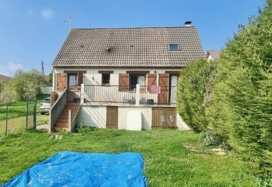 305 – Pavillon familial 4 chambres à Vendre à Montigny-Lencoup (77) -  - Pavillon élevé sur vide-sanitaire, situé à Montigny-Lencoup en Seine et Marne. A 5min de Donnemarie-Dontilly,…