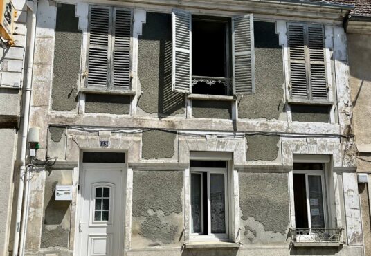 298 – Maison au cœur de DONNEMARIE-DONTILLY 77 -  - Située en plein centre, cette maison de bourg pleine de caractère séduira les amateurs d&rsquo;authenticité,…