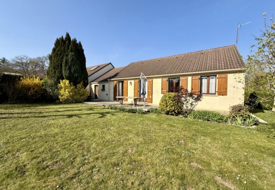 303 – Pavillon familial de plain-pied à vendre à Donnemarie-Dontilly -  - À vendre – Charmant pavillon à Donnemarie-Dontilly (Seine-et-Marne), à 10min de Nangis, 1h de Paris.…