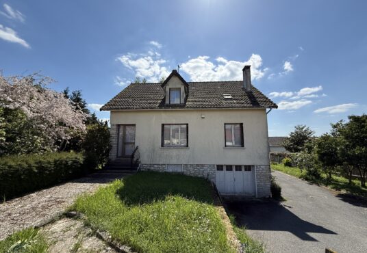Pavillon sur sous-sol à vendre à Chenoise – Seine et Marne -  - À vendre – Maison familiale avec sous-sol total à Chenoise, à proximité de Provins. Située…