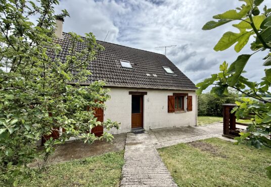 305 – Pavillon familial 4 chambres à Vendre à Montigny-Lencoup (77) -  - Pavillon élevé sur vide-sanitaire, situé à Montigny-Lencoup en Seine et Marne. A 5min de Donnemarie-Dontilly,…