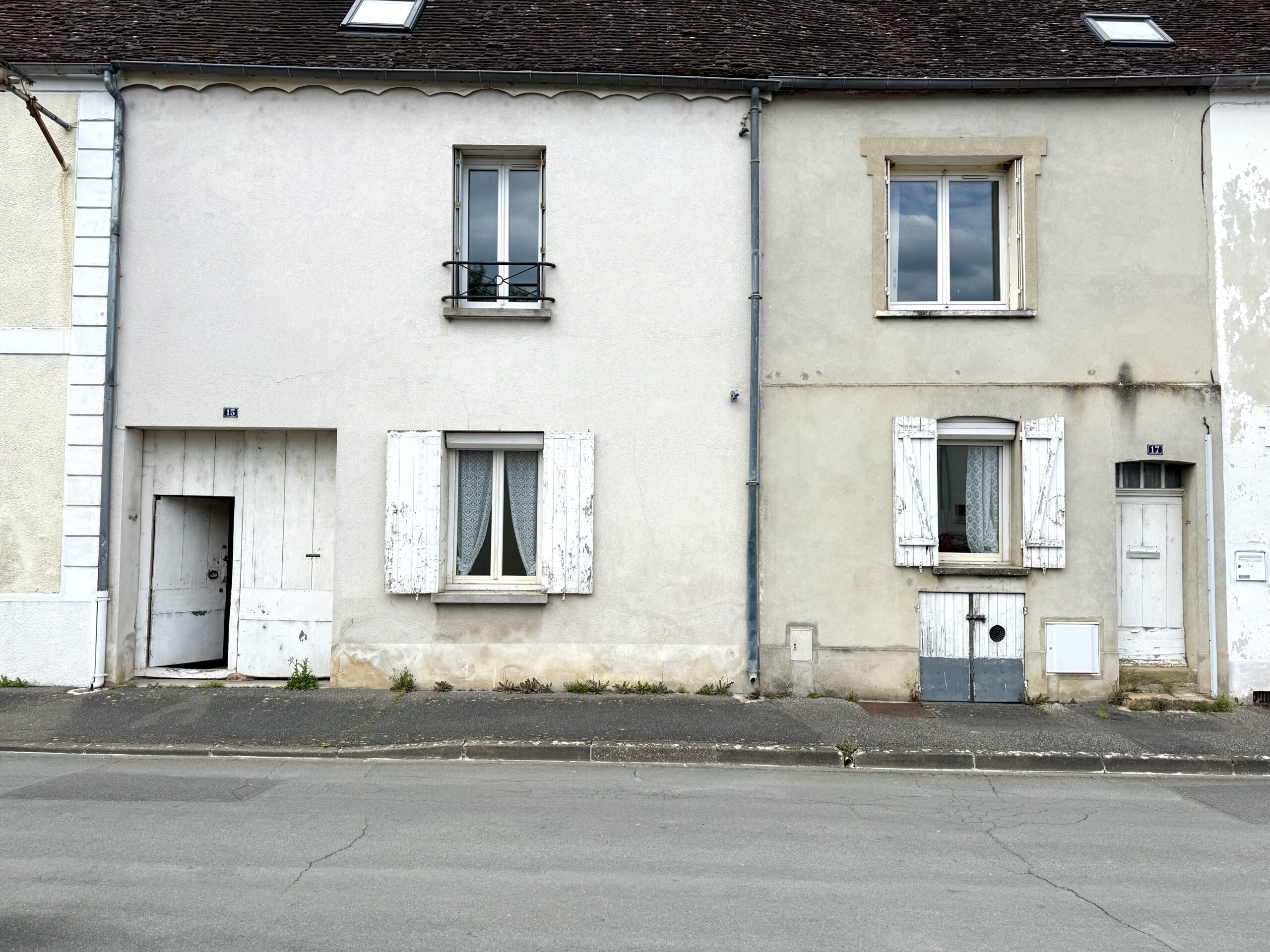 312 – Beaux volumes et dépendances au coeur de Donnemarie - 77520 Donnemarie-Dontilly, France - Beaucoup de volume et de potentiel pour cette maison à laquelle il faut redonner vie…