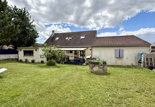318 – Maison familiale spacieuse à Vendre à Marolles-sur-Seine 77130 -  - Située dans un environnement calme et agréable à Marolles-sur-Seine, cette belle maison familiale vous séduira…