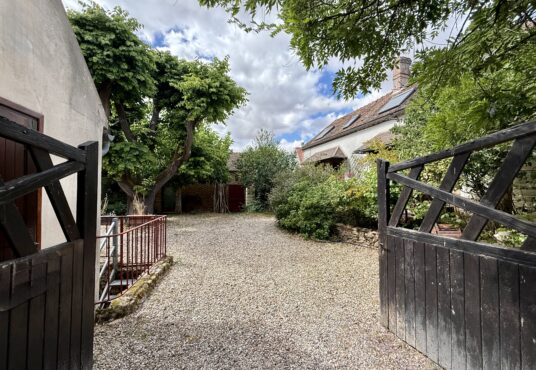 296 – Gîte à vendre entre Sens (89) et Montereau-fault-Yonne (77) -  - Opportunité rare : Gîte & chambres d&rsquo;hôtes de charme dans un cadre historique et paisible…