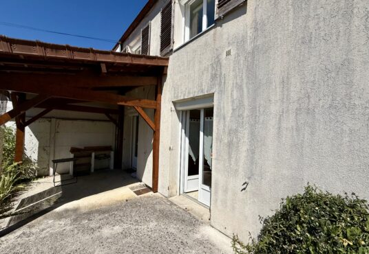 327 – Maison familiale à vendre à Donnemarie-Dontilly 77520 -  - Maison familiale se composant d&rsquo;un séjour avec espace cuisine ouverte, donnant sur la terrasse par…
