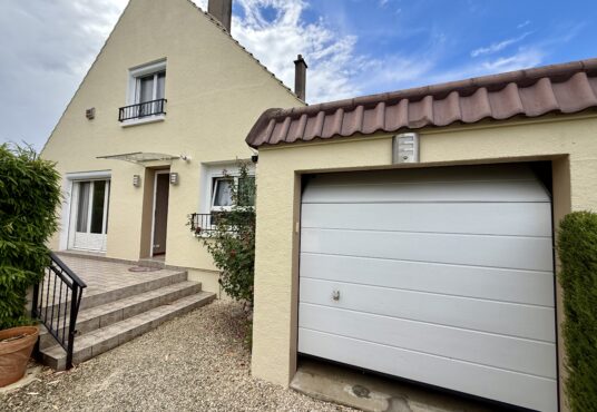 332 – Pavillon familial 5 ch à vendre à NANGIS 77370 -  - À Nangis, Seine-et-Marne, à proximité du collège, découvrez cette agréable maison familiale de 134 m²…
