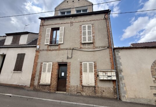 329 – Immeuble idéal investisseur à Vendre à PONT-SUR-YONNE -  - A PONT SUR YONNE – 5 Minutes à pieds de la gare pour gare de…